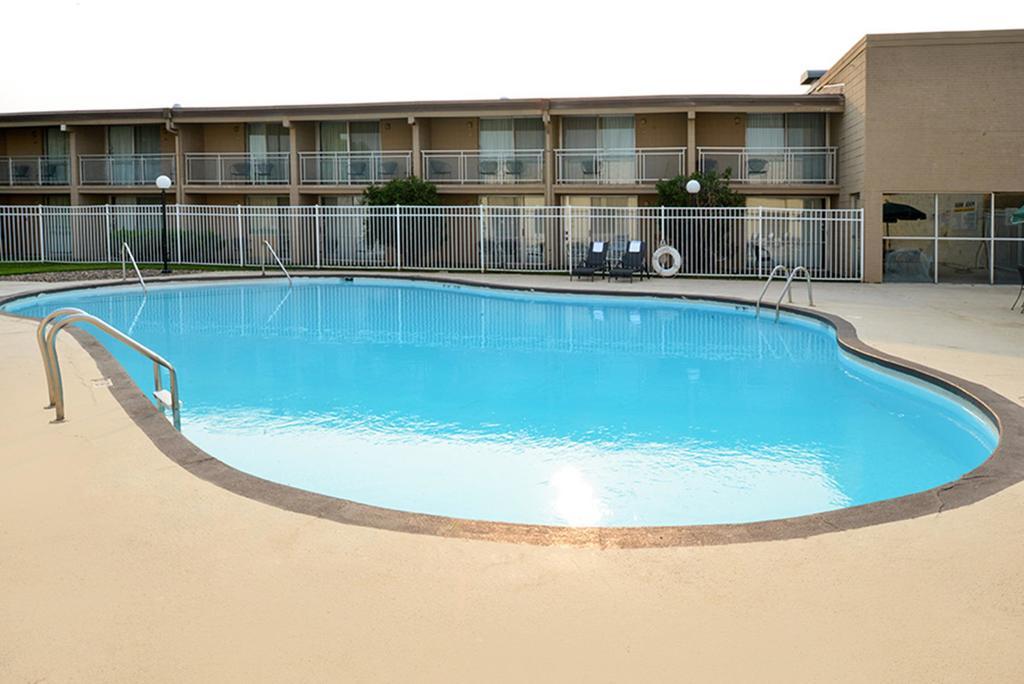 Americas Best Value Inn - Campus View Eau Claire Exterior foto