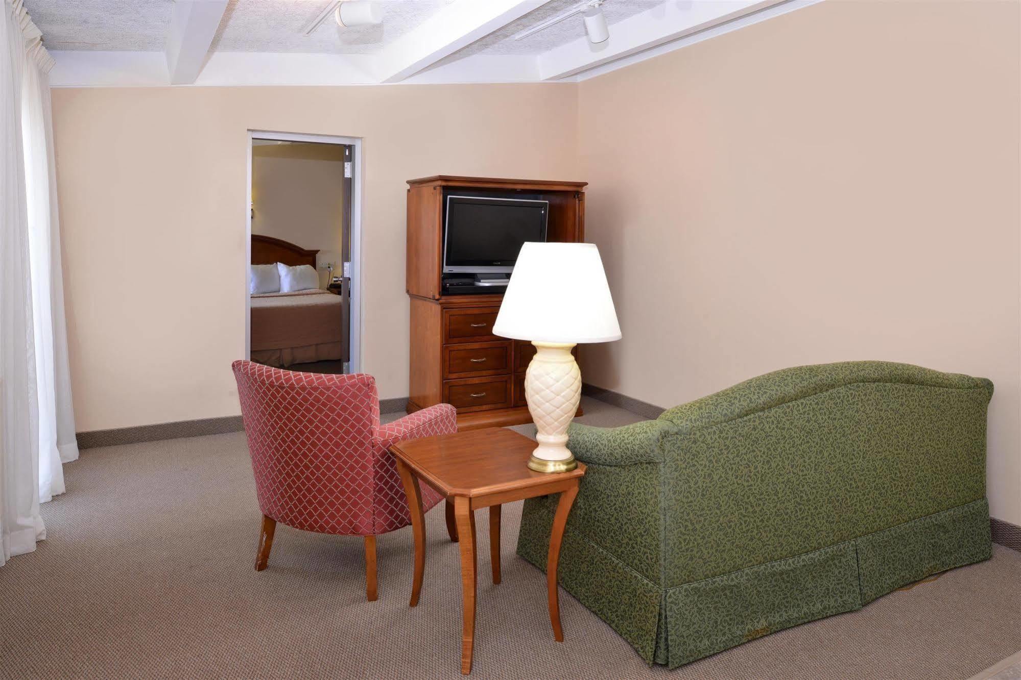 Americas Best Value Inn - Campus View Eau Claire Exterior foto