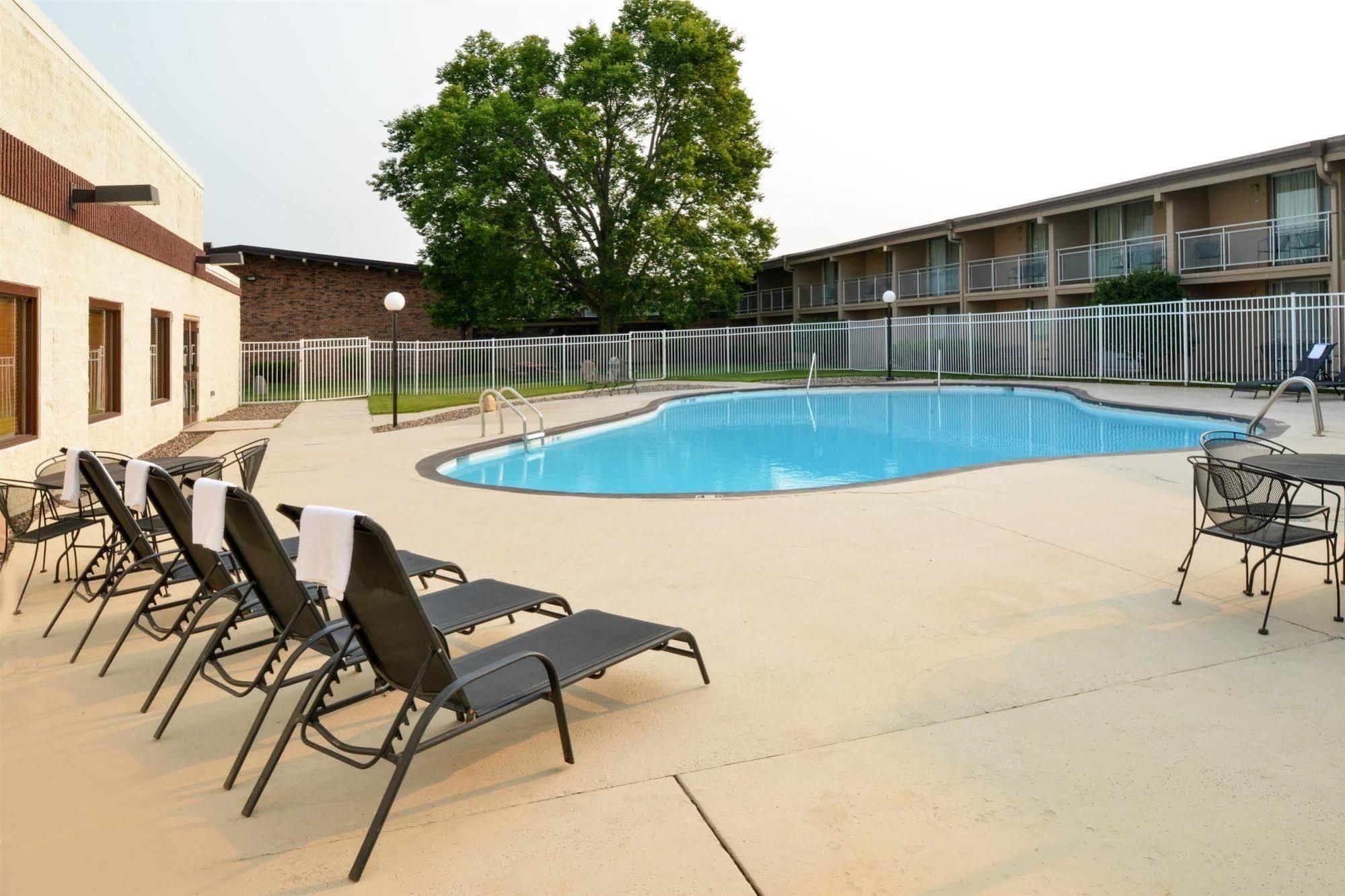 Americas Best Value Inn - Campus View Eau Claire Exterior foto