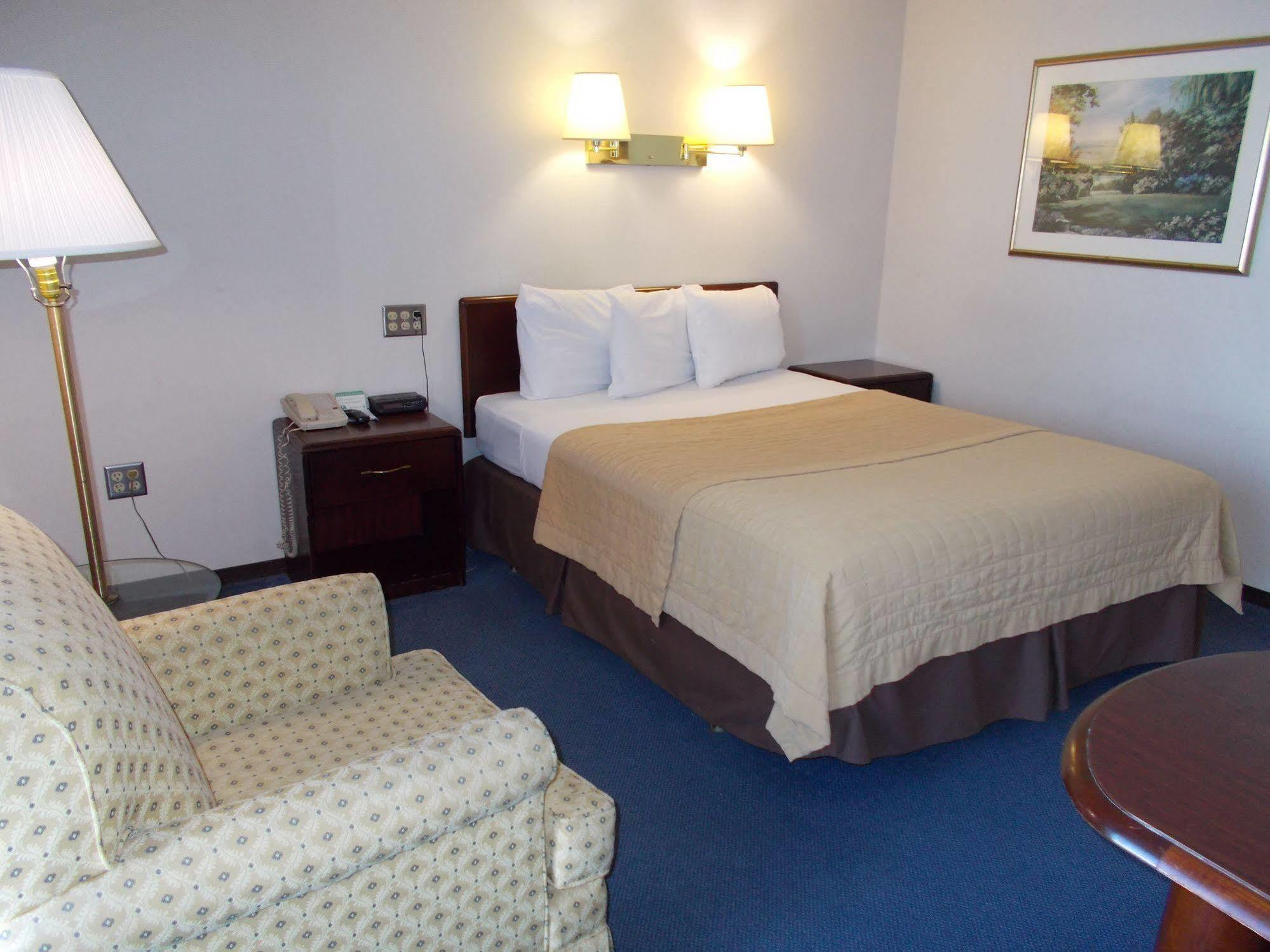 Americas Best Value Inn - Campus View Eau Claire Exterior foto